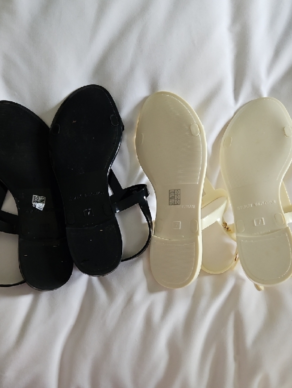 STUART weitzman Women's Cream Strappy Flat Sandals - Sleek T-Strap Design Size 7 - Picture 4 of 8